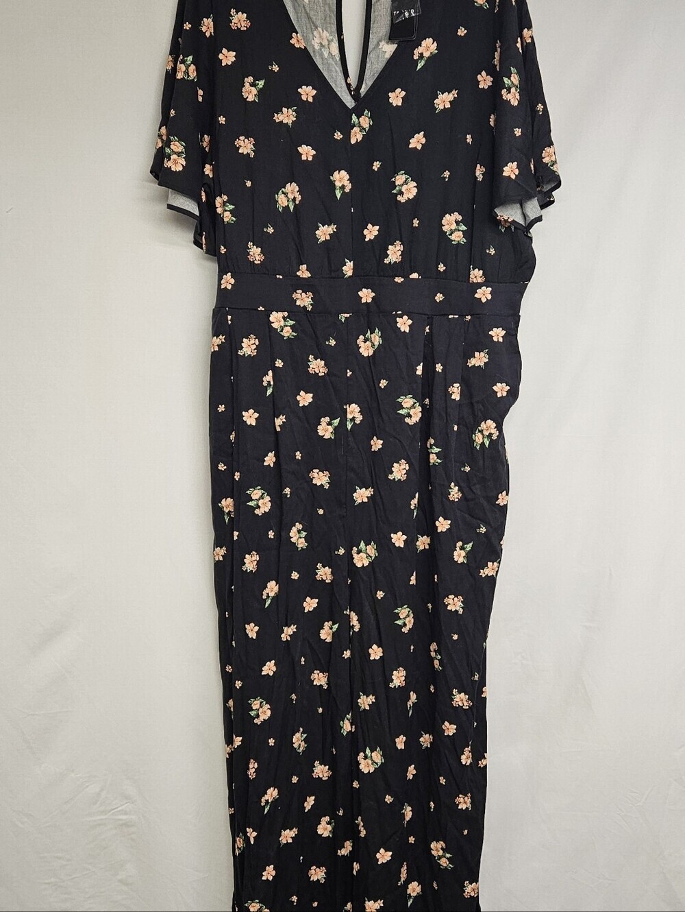 Torrid Women's Stretch Challis Flutter Sleeve Jumpsuit Black Floral NWT Sz 3X - Picture 2 of 9